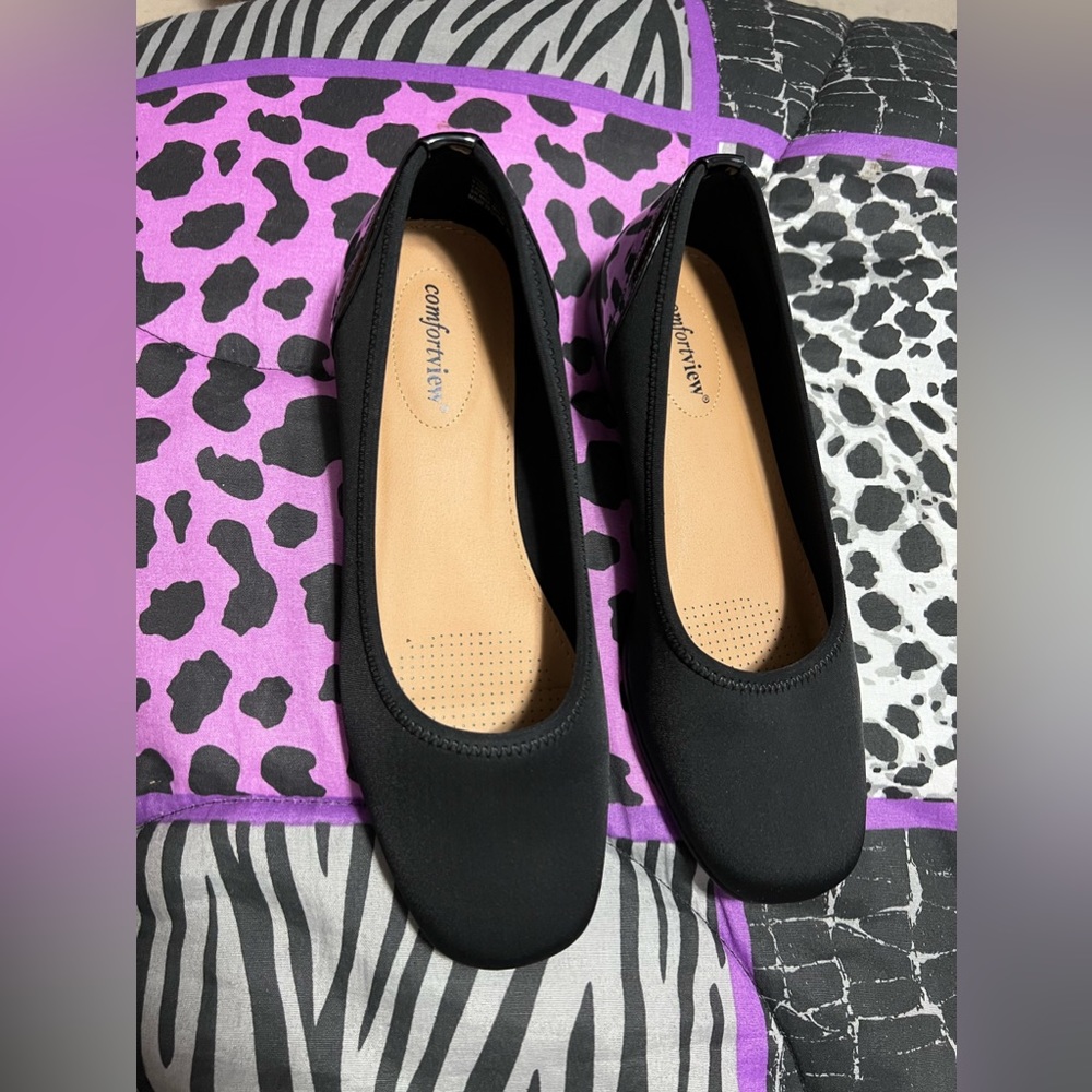 Comfortview Black Women’s Flats. Size 9.5. Barely Worn.
